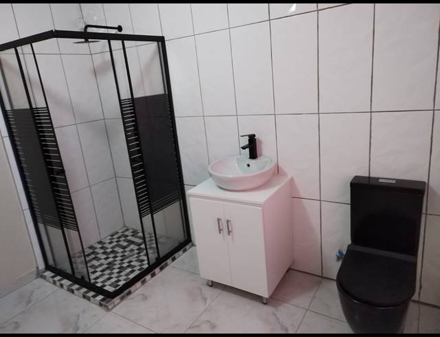 1 BEDROOM APARTMENT TO LET IN BIRCH ACRES